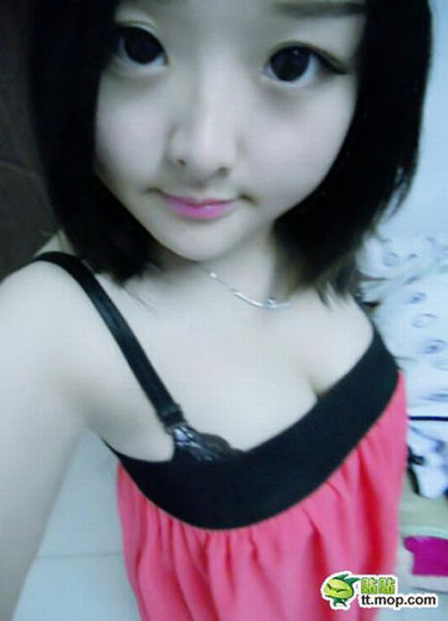 Cận cảnh gương mặt kỳ lạ của cô gái 18 tuổi người Trung Quốc